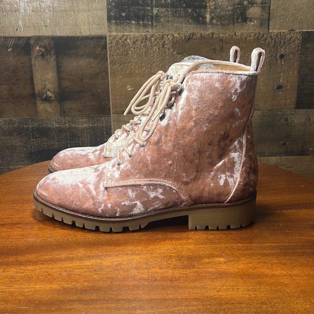 🟠Women’s Pink Velvet Bootie